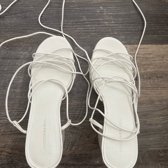 White lace up heels - Picture 2 of 6